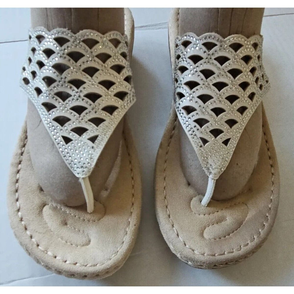 NEW Berkley Jensen White Cut Out Bling Thong Sandals Sz 10 Comfort